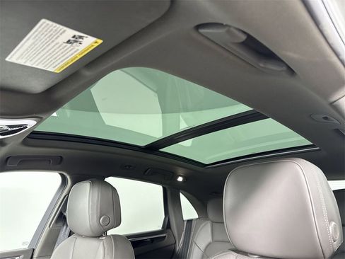 Certified 2023 Porsche Macan image 42