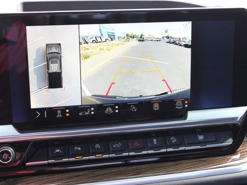 Used 2025 Chevrolet Silverado 1500 LT Trail Boss w/ Convenience Package II AWD/4WD image 15
