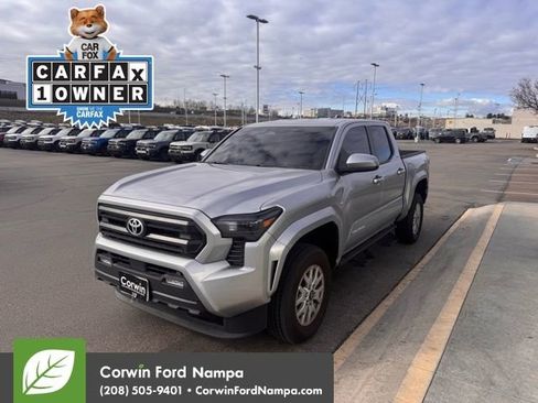 Used 2025 Toyota Tacoma SR5 image 3