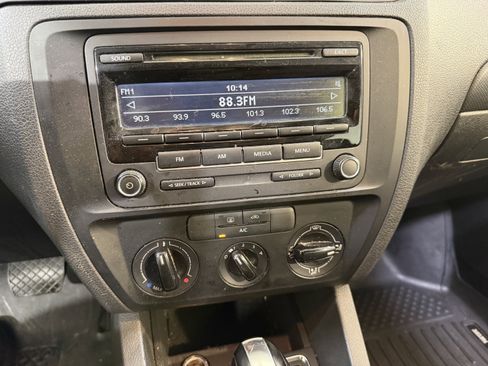 Used 2015 Volkswagen Jetta S image 17