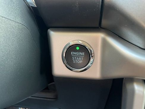 Certified 2024 Ford Expedition XLT image 21