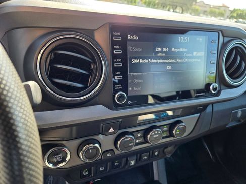 Used 2021 Toyota Tacoma TRD Off-Road w/ Technology Package AWD/4WD image 17