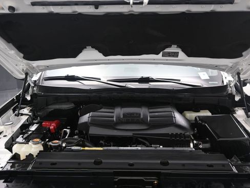 Used 2023 Nissan Titan SV w/ SV Convenience Package image 15