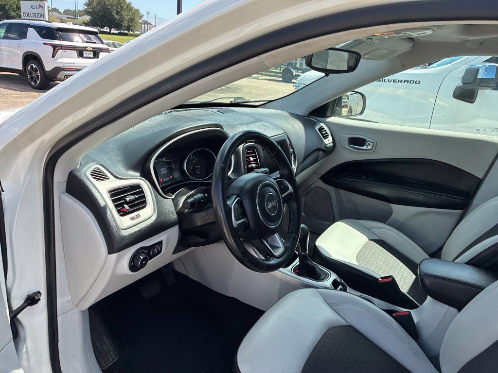 Used 2019 Jeep Compass Latitude FWD image 22