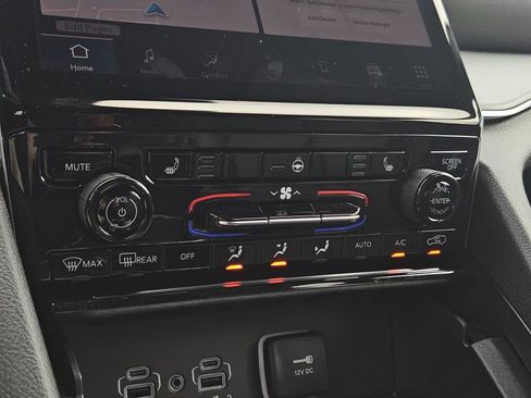 New 2025 Jeep Grand Cherokee Limited w/ Black Appearance Package image 24