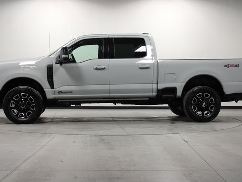 Used 2025 Ford F250 Platinum image 7