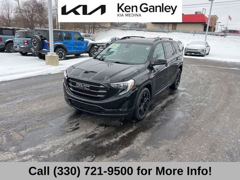 Used 2020 GMC Terrain SLE w/ Driver Convenience Package image 2