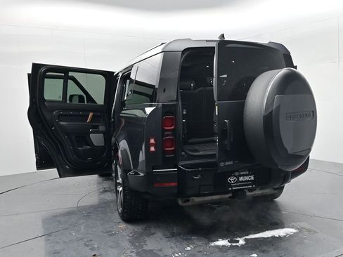 Used 2023 Land Rover Defender 130 X-Dynamic SE image 50