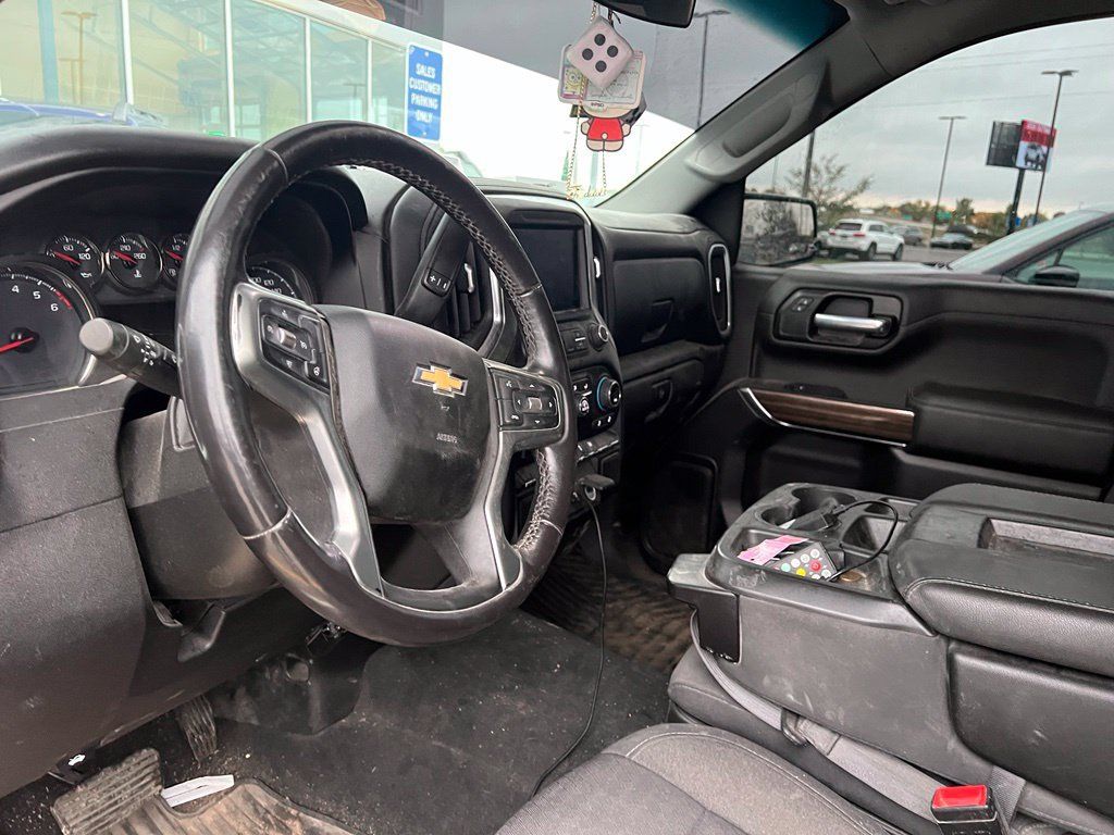 Used 2021 Chevrolet Silverado 1500 LT AWD/4WD image 16