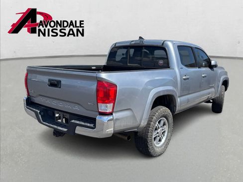 Used 2017 Toyota Tacoma SR5 w/ Tow Package image 4