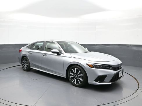 Used 2023 Honda Civic EX image 4