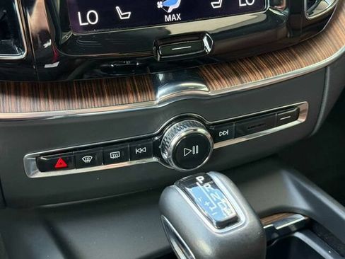 Used 2021 Volvo XC60 T5 Momentum w/ Protection Package Premier FWD image 26