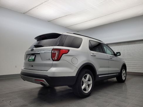 Used 2017 Ford Explorer XLT w/ Equipment Group 202A image 9