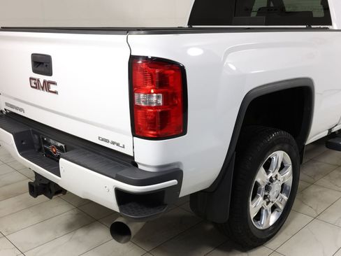 Used 2019 GMC Sierra 2500 Denali w/ Duramax Plus Package AWD/4WD image 41