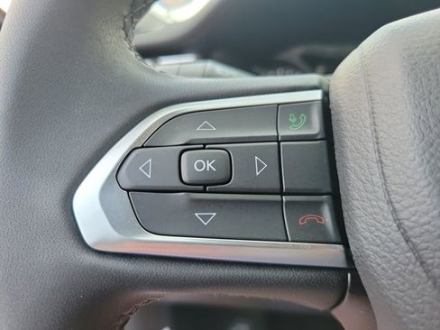 Used 2024 Jeep Compass Latitude AWD/4WD image 15