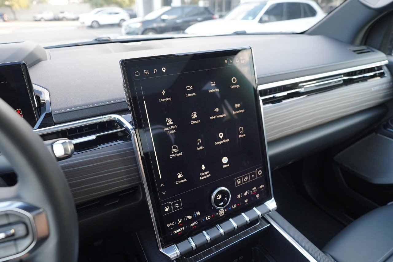 Certified 2025 GMC Sierra EV Denali AWD/4WD image 12