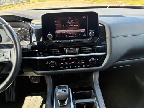 Used 2025 Nissan Pathfinder SV FWD image 14