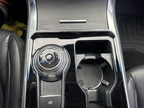 Used 2020 Ford Edge Titanium image 19