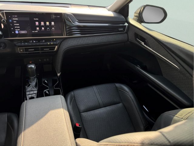 Used 2025 Toyota Camry XLE FWD image 9