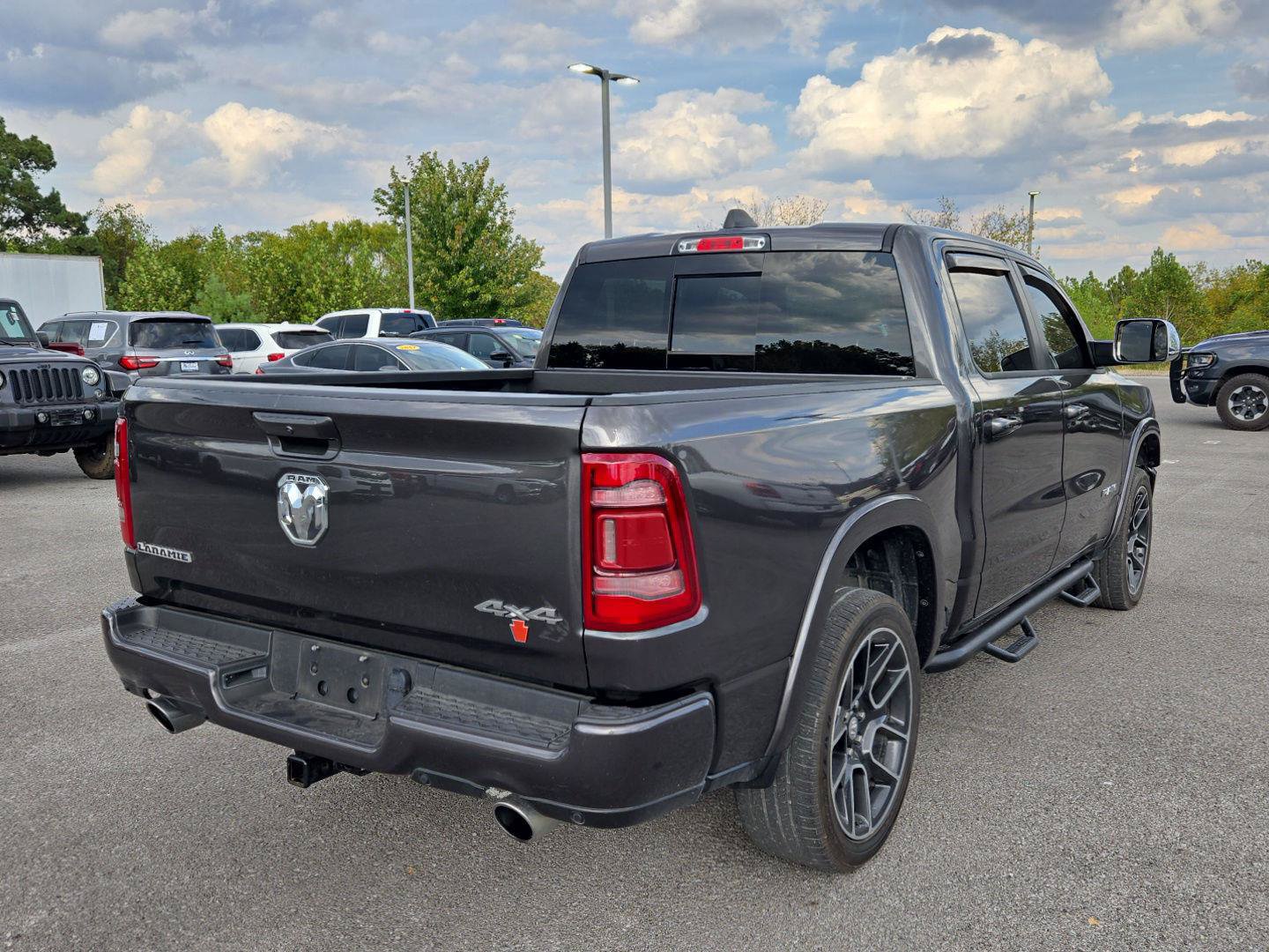 Used 2019 RAM 1500 Laramie AWD/4WD image 7