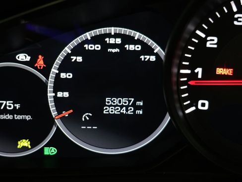 Used 2021 Porsche Cayenne AWD/4WD image 12