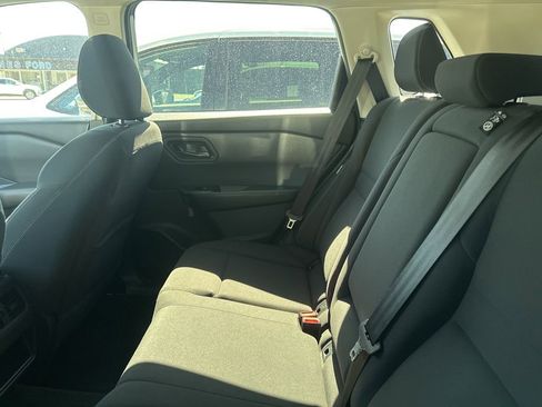 Used 2024 Nissan Rogue S AWD/4WD image 17