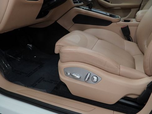 Used 2023 Porsche Macan image 42