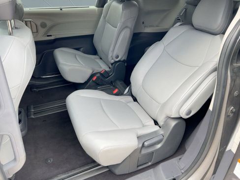 Used 2024 Toyota Sienna XLE image 14