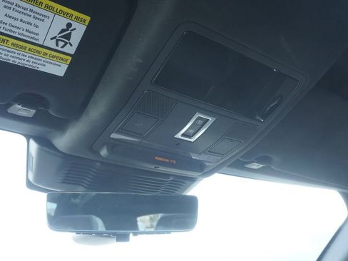 Used 2025 Land Rover Discovery Sport Dynamic SE image 16