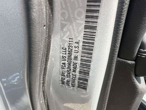 Used 2022 Jeep Grand Cherokee Altitude AWD/4WD image 19
