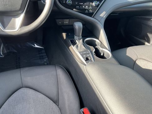 Used 2021 Toyota Camry LE image 22