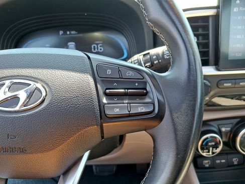 Used 2024 Hyundai Venue SEL FWD image 18