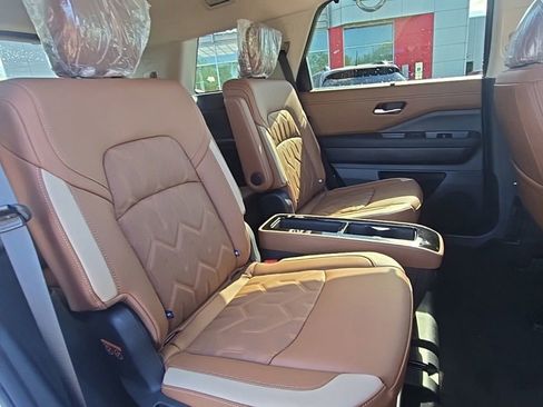 New 2026 Nissan Pathfinder Platinum AWD/4WD image 6