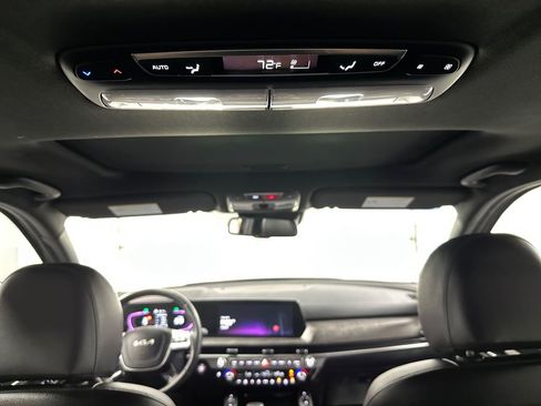 Used 2025 Kia Telluride AWD image 25