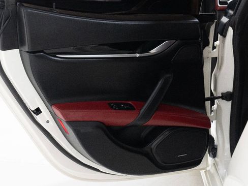 Used 2018 Maserati Ghibli S GranSport image 23