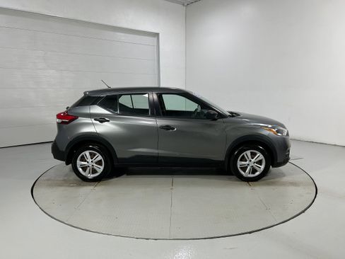 Used 2020 Nissan Kicks S FWD image 33
