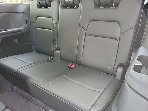 Used 2025 Nissan Pathfinder SL AWD/4WD image 13