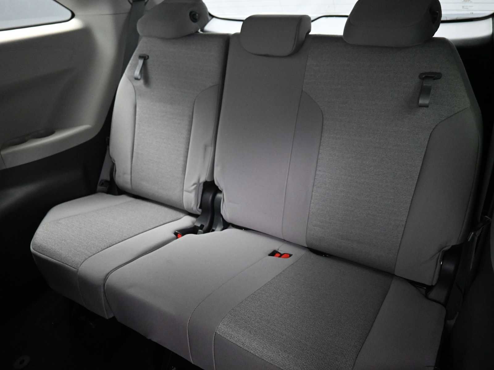 Used 2024 Toyota Sienna LE w/ Protection Package (TMS) AWD/4WD image 19