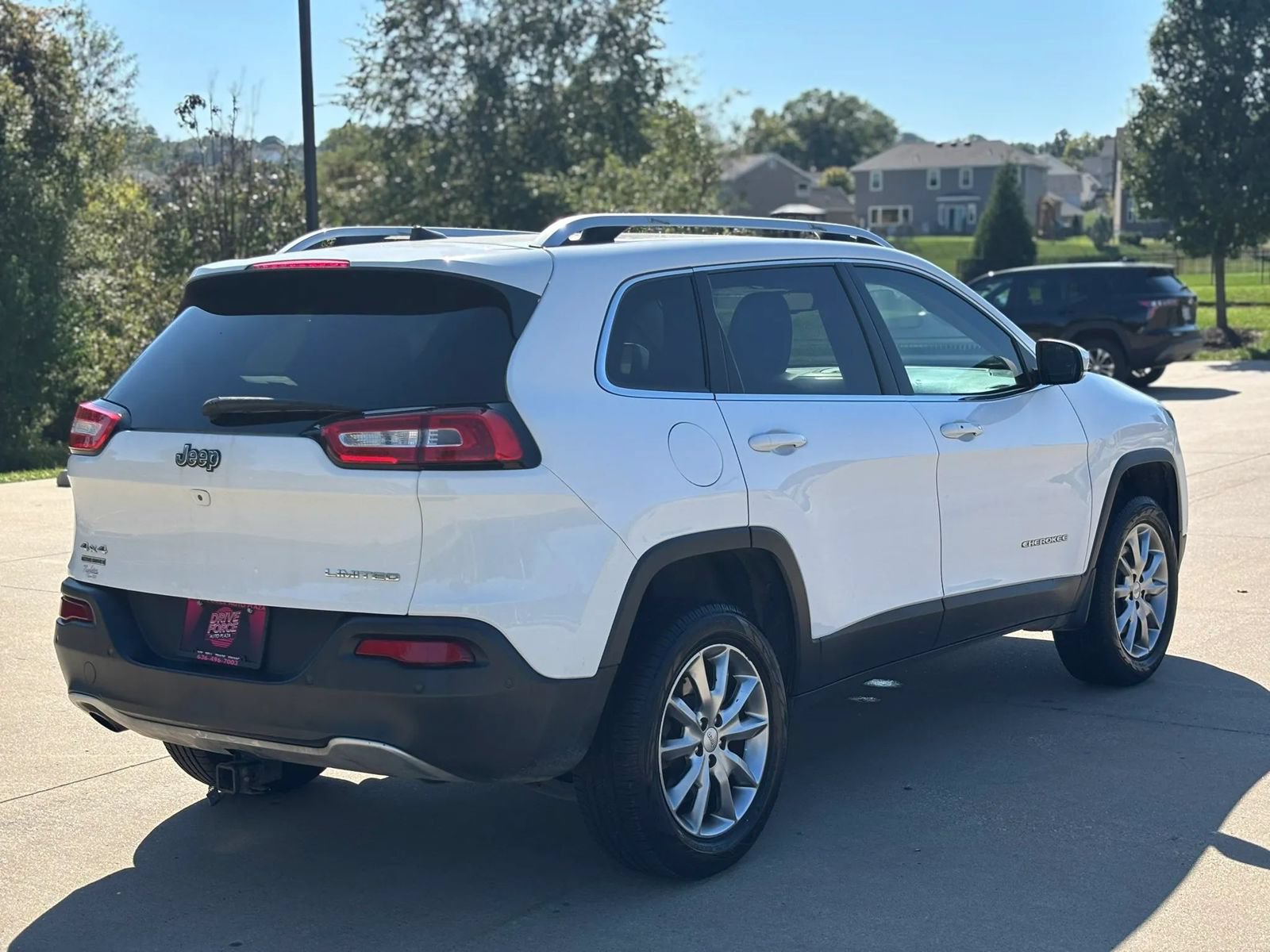 Used 2018 Jeep Cherokee Limited w/ Technology Group AWD/4WD image 5