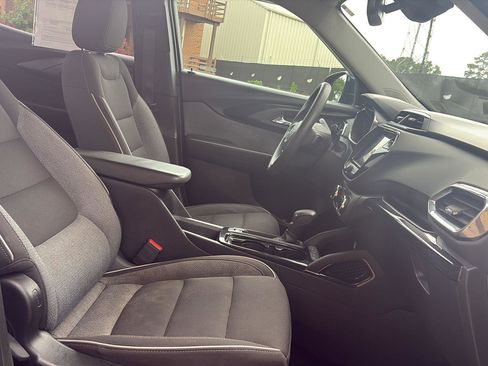 Used 2021 Chevrolet TrailBlazer LT w/ Convenience Package FWD image 17