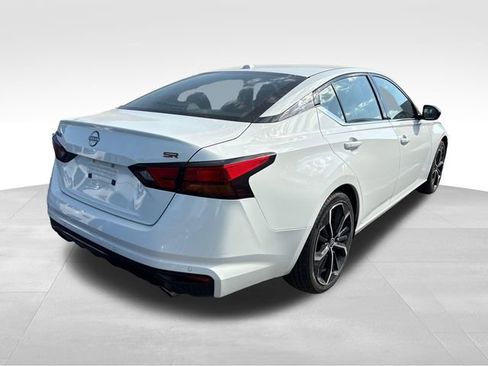 Used 2024 Nissan Altima 2.5 SR FWD image 3