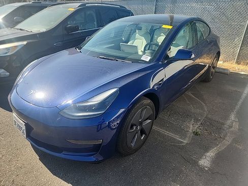 Used 2023 Tesla Model 3 Standard Range RWD image 4