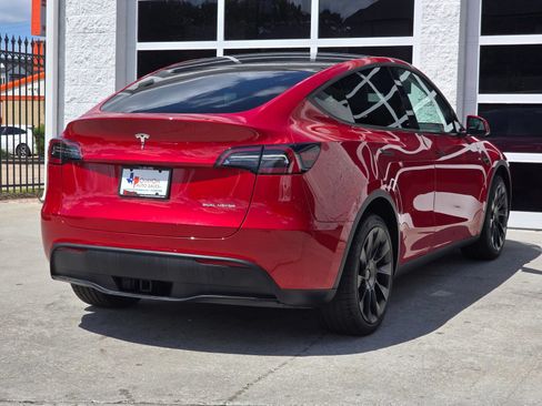 Used 2023 Tesla Model Y Long Range AWD/4WD image 3