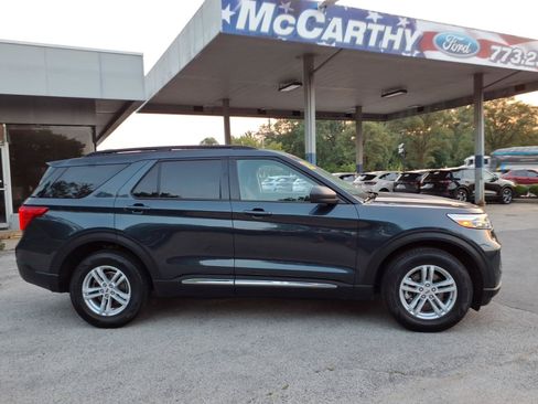 Used 2023 Ford Explorer XLT AWD/4WD image 2