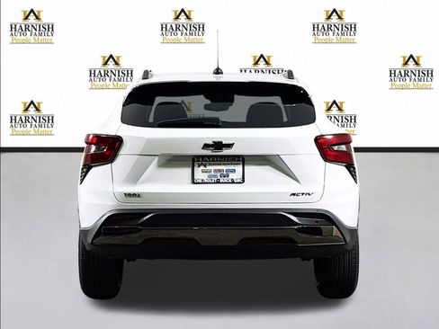 New 2026 Chevrolet Trax ACTIV w/ Sunroof Package FWD image 7