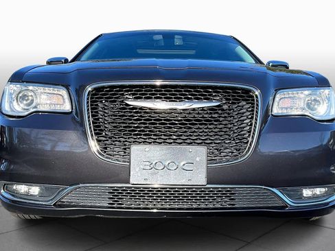 Used 2017 Chrysler 300 C image 3