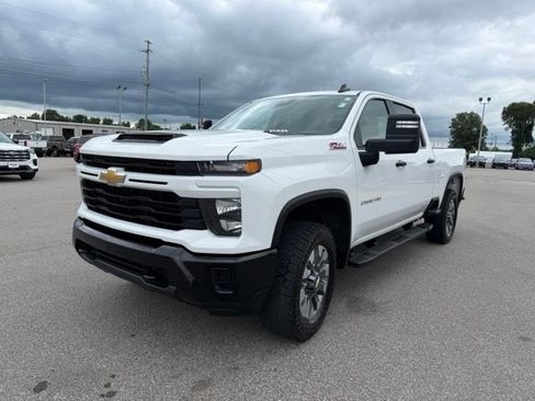 Used 2024 Chevrolet Silverado 2500 Custom w/ Custom Value Package AWD/4WD image 6