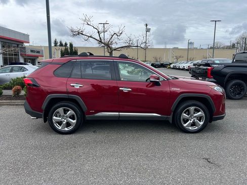 Used 2021 Toyota RAV4 XLE Premium image 6