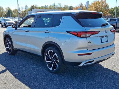 Used 2023 Mitsubishi Outlander SE image 6