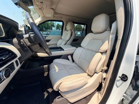 Used 2020 Lincoln Navigator Reserve w/ Luxury Package AWD/4WD image 11